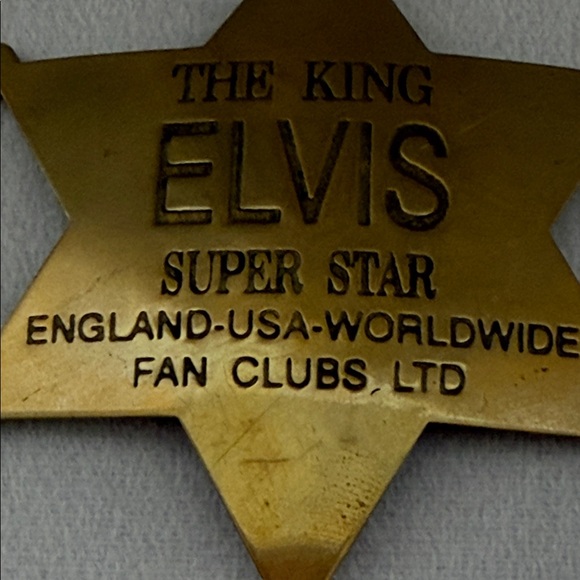 Vintage Elvis Worldwide Fan Club LTD Gold Tone Star-Shaped Badge Brass - Picture 5 of 6